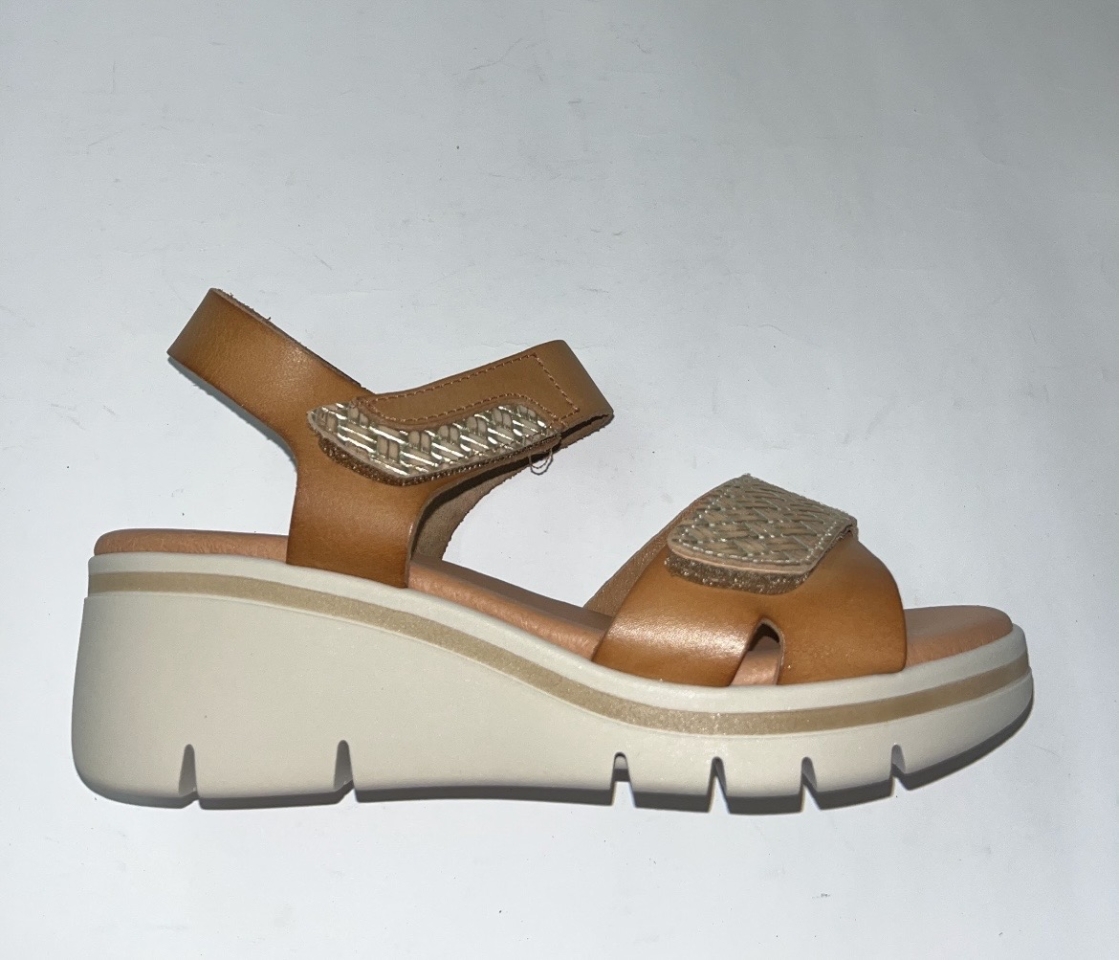 Sandàlies de tascó mitjà en pell marró 6410 d'EVA FRUTOS. M-123