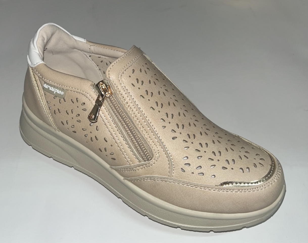 Sabata casual per a dona en beix amb cremallera ATL28332 d'AMARPIES. M-547