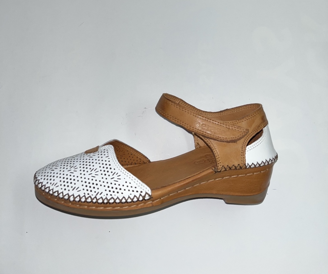 Sabata semi obert en pell blanc Atenea 383-176 d'ERASESHOES. M-558