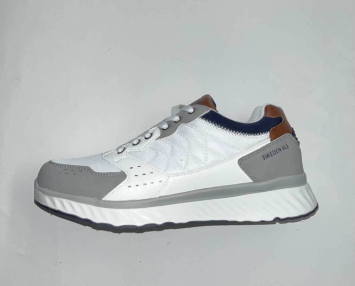 Esportius casuals per a home en color blanc Hitch de SWEDEN KLE. H-440