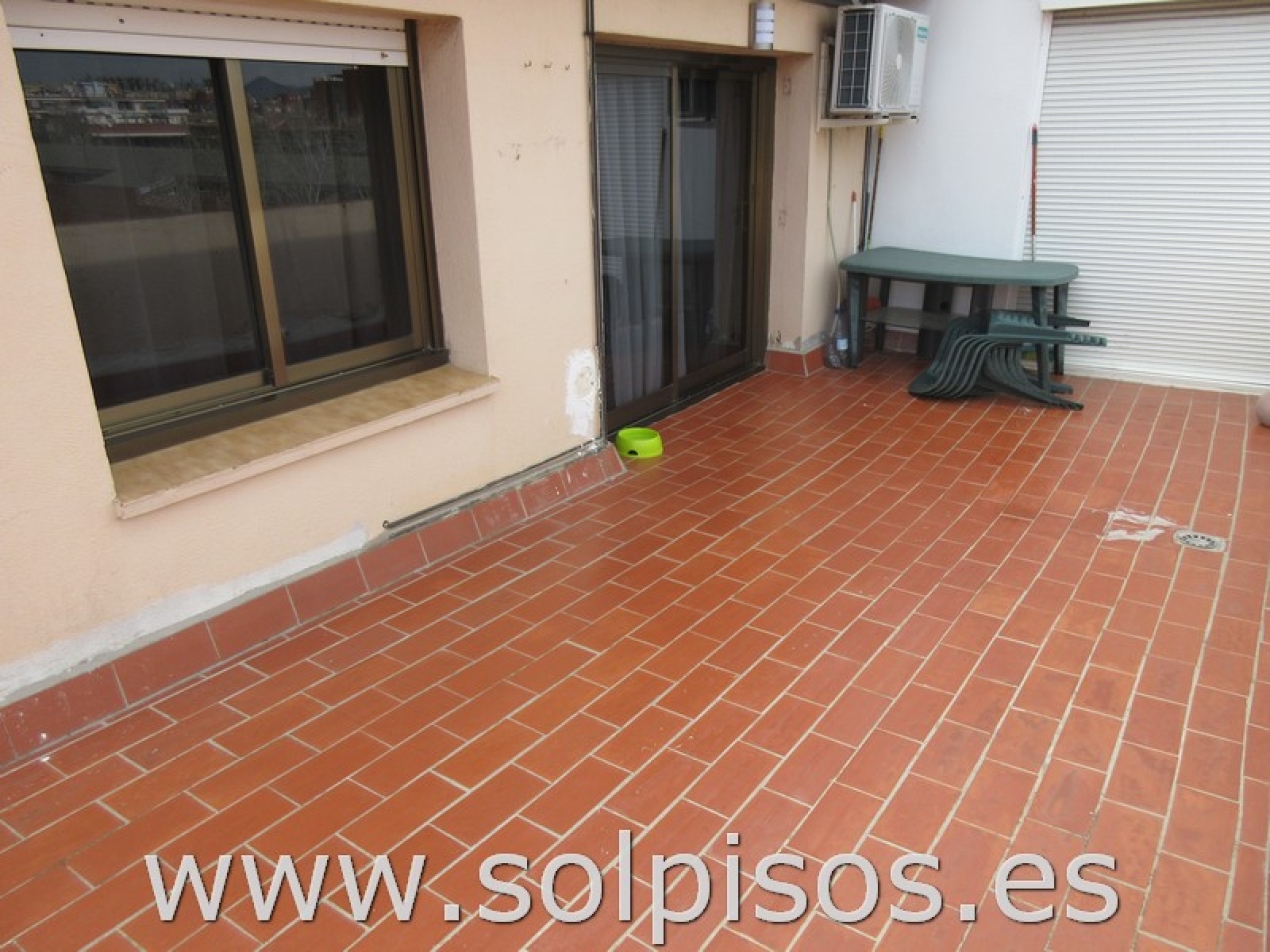 Àtic amb terrassa en planta.   92+35 4 1