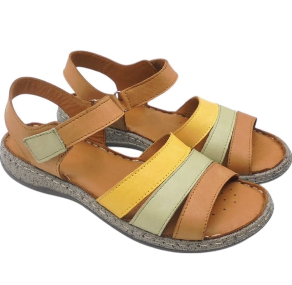 Sandàlia plana per a dona en pell cuir, verd i mostassa 100-07 d'ERASESHOES. M-663