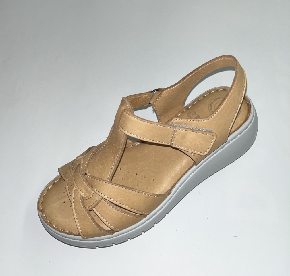 Sandàlia confort per a dona en pell color cuir 200-06 d'ERASESHOES. M-565