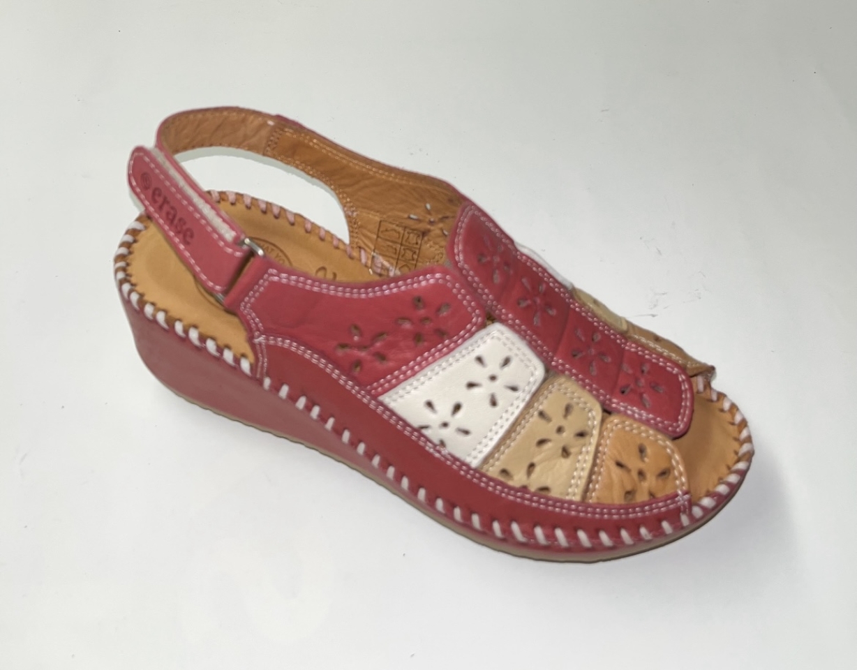 Sandàlia per a dona en pell vermell 793-50 d'ERASESHOES. M-596