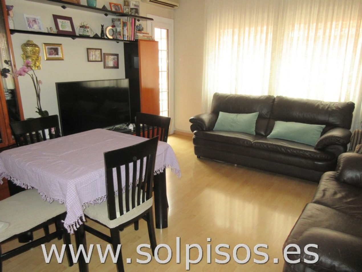 Ampli pis exterior, llest per a entrar a viure, amb 4 habitacions i excel·lent ubicació   90 4 1