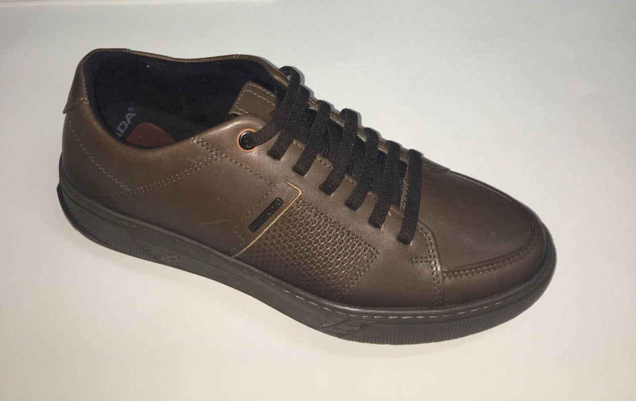 Sabata en pell per a home en color marró de PEGADASHOES. H-345