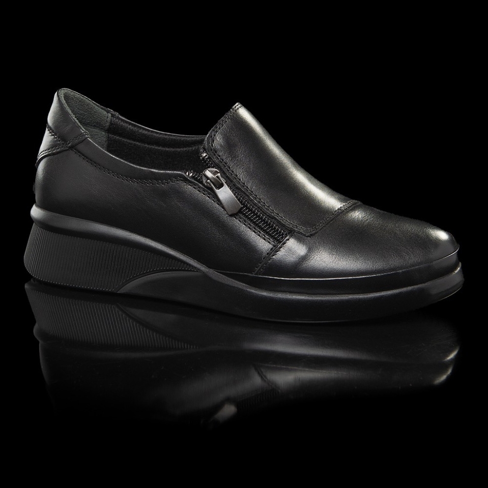Sabata de pell per a dona en negre d'ERASESHOES 021. M-180
