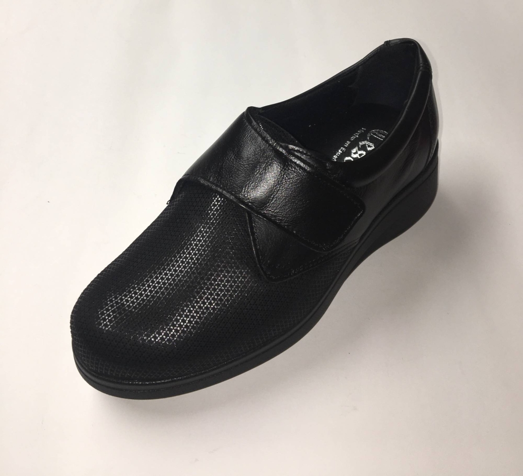 Sabata peus delicats dona en negre de DUENDY. M-151