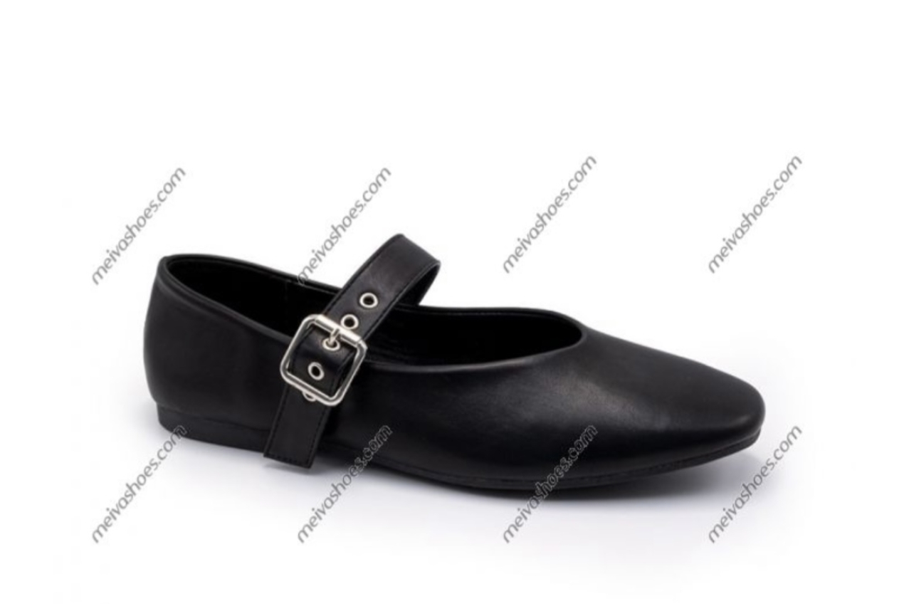 Manoletina amb corretja plana en negre. M-470