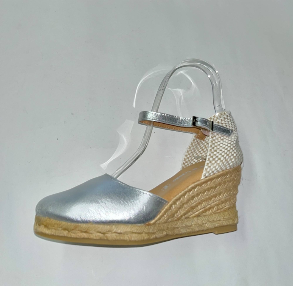 Valenciana amb tascó en pell color plata feta a Espanya. M-515