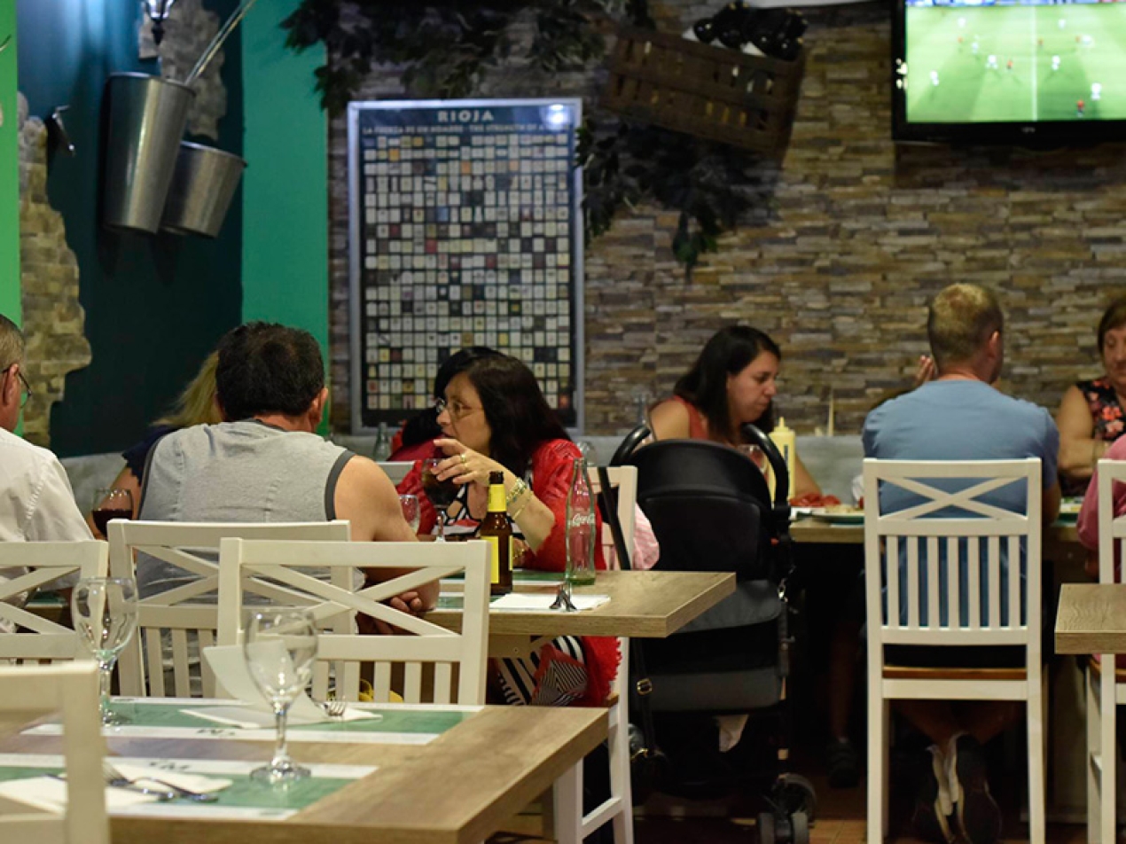 Menú de dilluns a divendres. Inclou primer i segon plat, pa, beguda i postres Reserva als tel. 93 3793554 de 9,00 a 13:00 O al whatsapp 617551722 De 9:00 a 23:00 h.