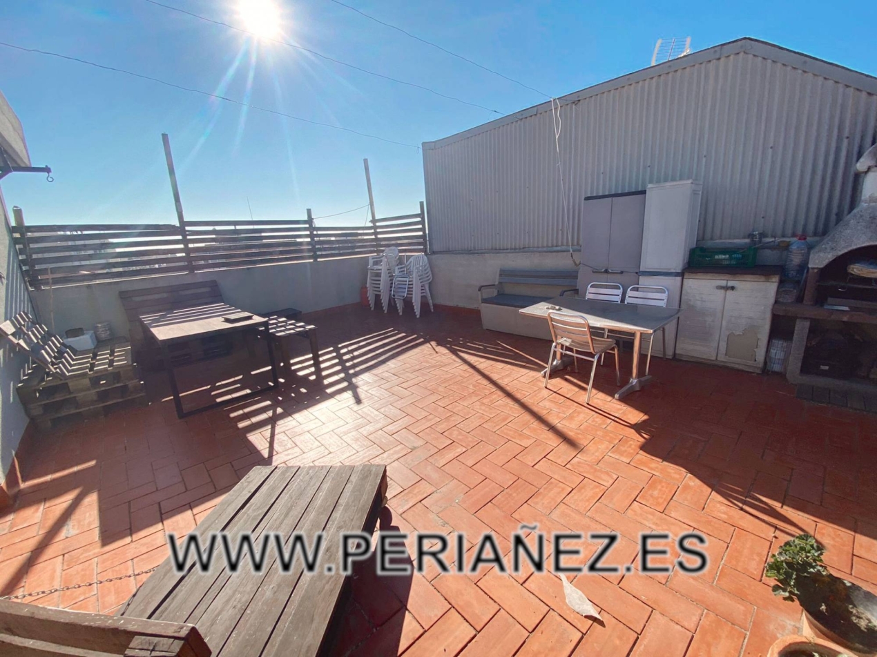 110M2 Ampli &agrave;tic. Finca semi-nova. Exterior. Terrassa privativa de 40 metres.&nbsp; 4&nbsp;&nbsp;dor 2&nbsp;&nbsp;bany asce terra climat metre bus menjar paque&nbsp;