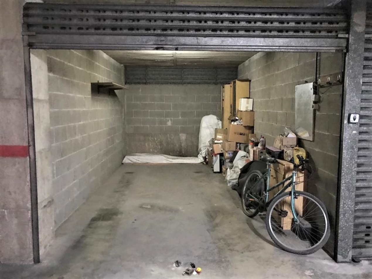 Plaza de garatge. &nbsp; 15