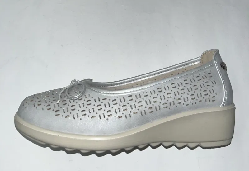 Manoletina amb tascó en platí 30120 doni AMARPIES. M-050