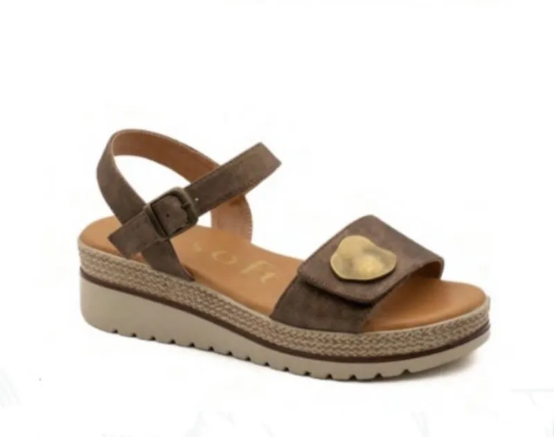 Sandàlia de pala amb velcro en marró 26M190 de MYSOFT. M-010