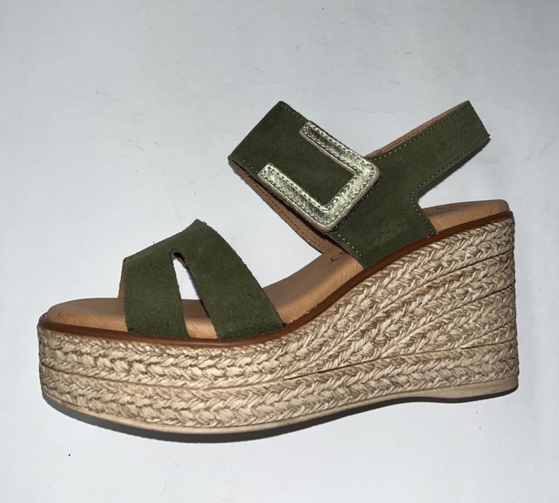 Sandàlia de tascó alt en pell verda kaki 5830 d'EVA FRUTOS. M-126