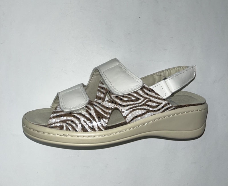 Sandàlia especial plantilles en pell beix 6567 de CÉSAR. M-070